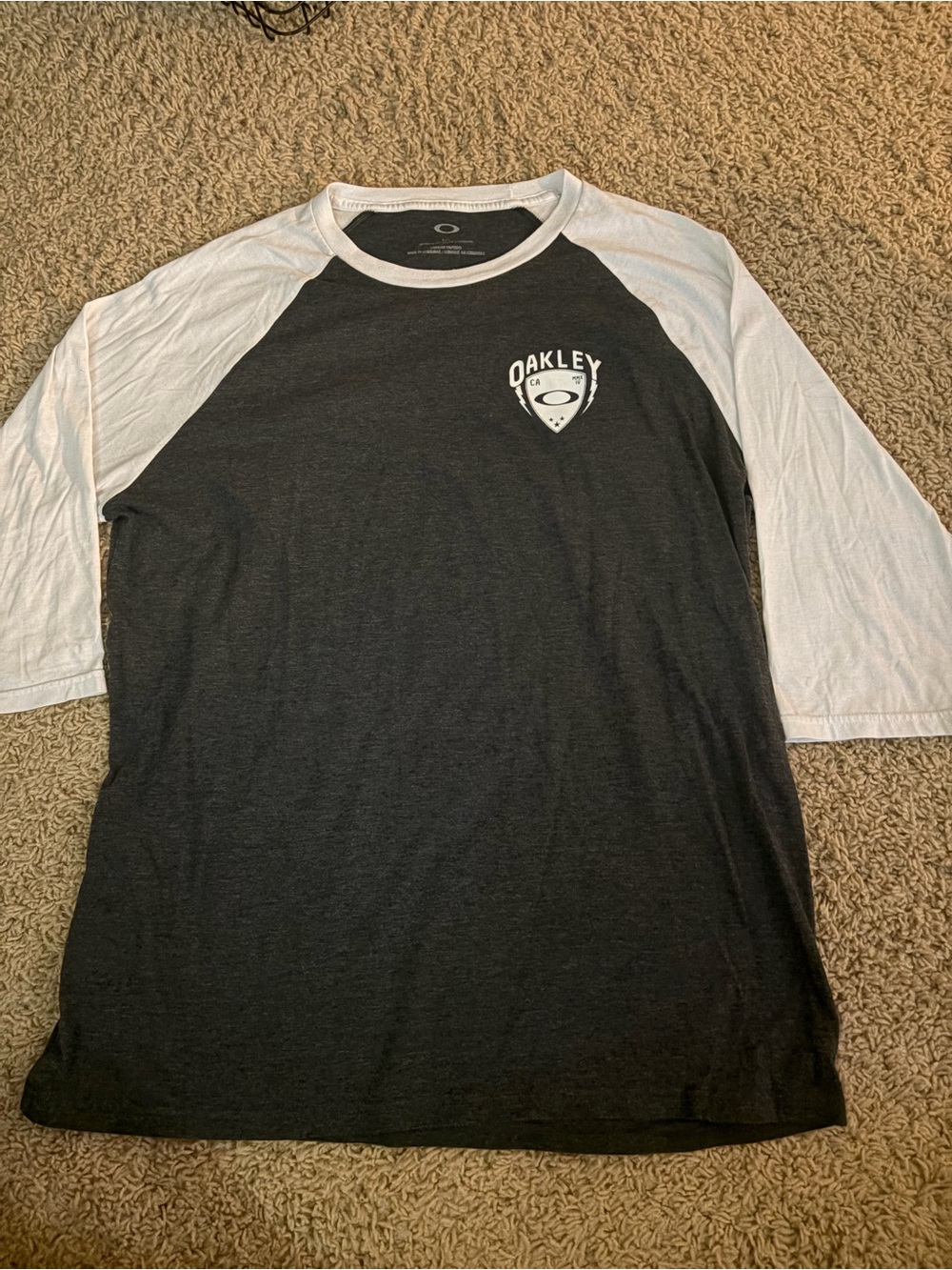 Oakley Men’s Black & White Tee